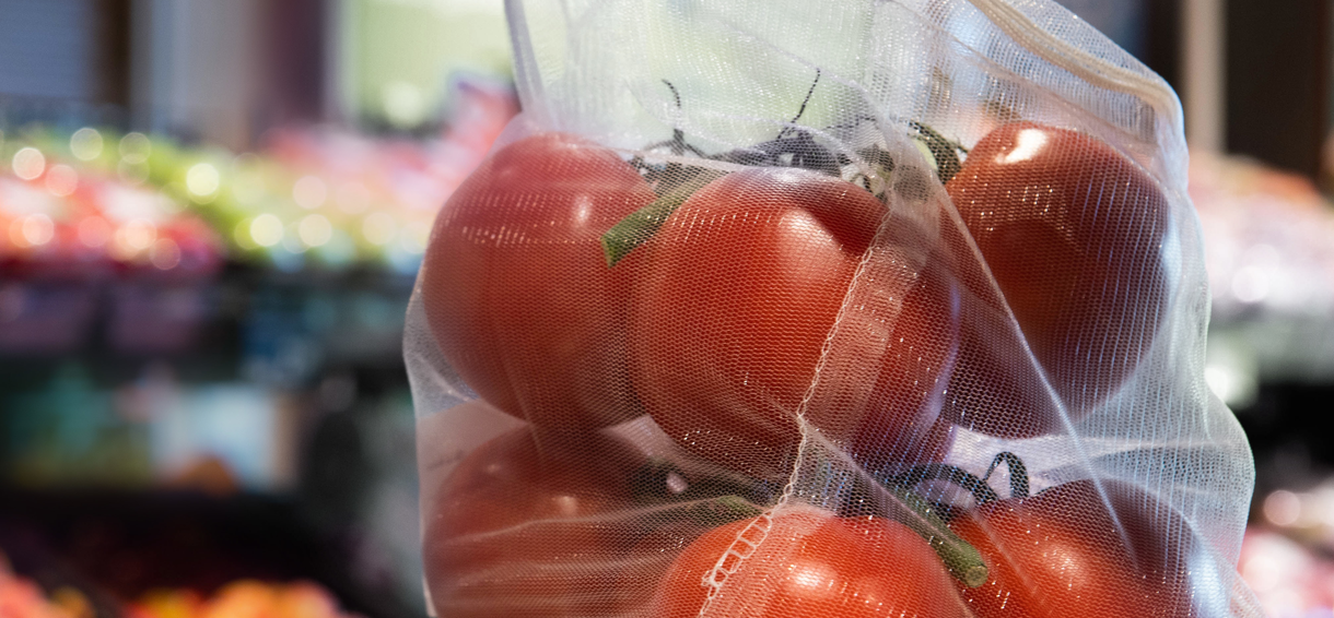 Drink water Kreunt Winkelier Nederlandse supermarkten slaan de handen ineen: Geen wegwerpzakjes meer  voor groenten en fruit in de supermarkt | Plastic Pact Nederland